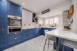 Kitchen Diner angle 3- click for photo gallery